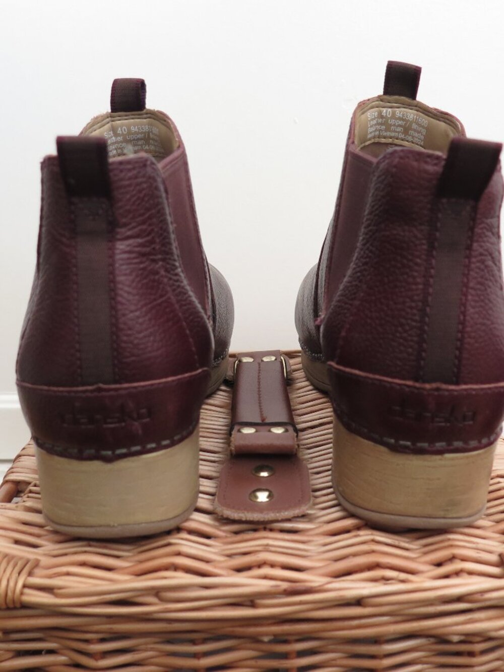 Dansko Becka clog boot size 40 cordovan - Picture 5 of 12
